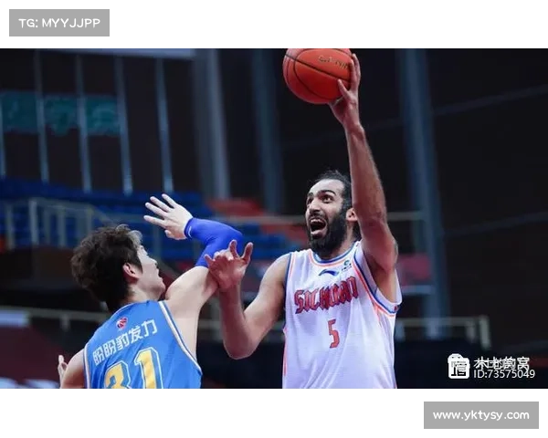 哈达迪坚守赛场多年初心不改用执着诠释篮球人生不退役的真情故事