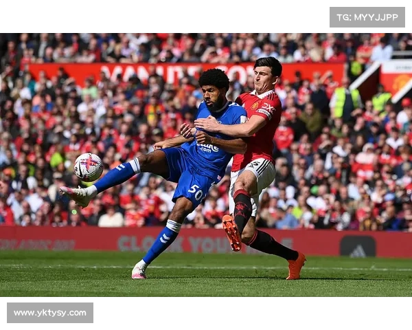 曼联传奇弗兰的精彩时刻回顾与球场上的卓越表现