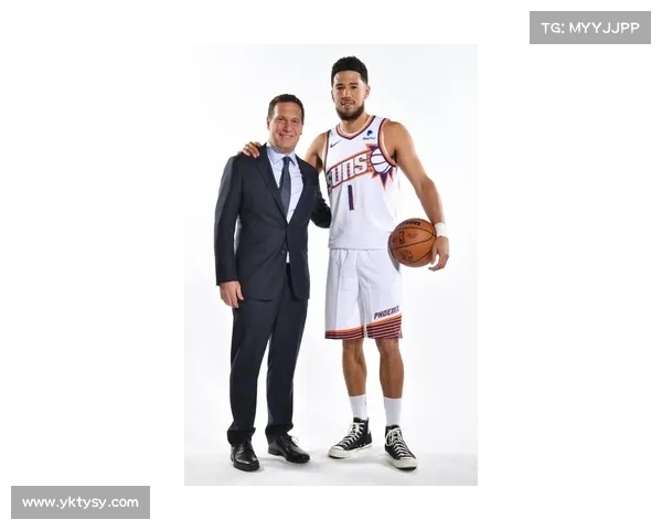 布克如何在球场上展现领导力带领太阳队走向辉煌